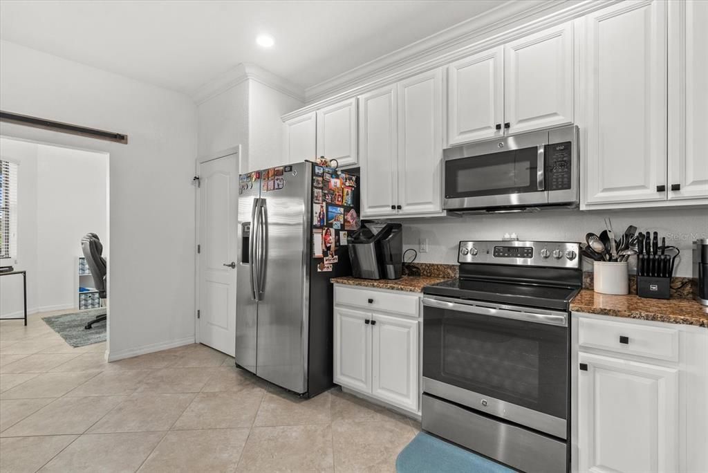 Под контрактом: $675,000 (4 спален, 2 ванн, 2268 Квадратных фут)