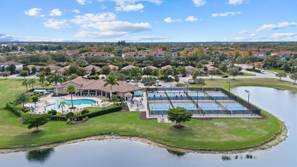 Под контрактом: $675,000 (4 спален, 2 ванн, 2268 Квадратных фут)