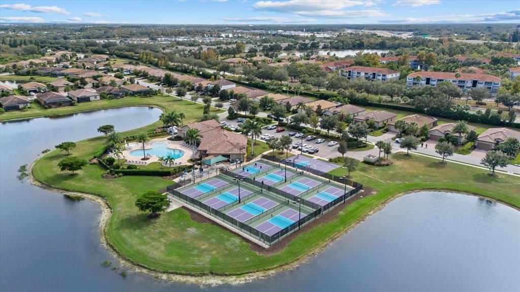 Под контрактом: $675,000 (4 спален, 2 ванн, 2268 Квадратных фут)