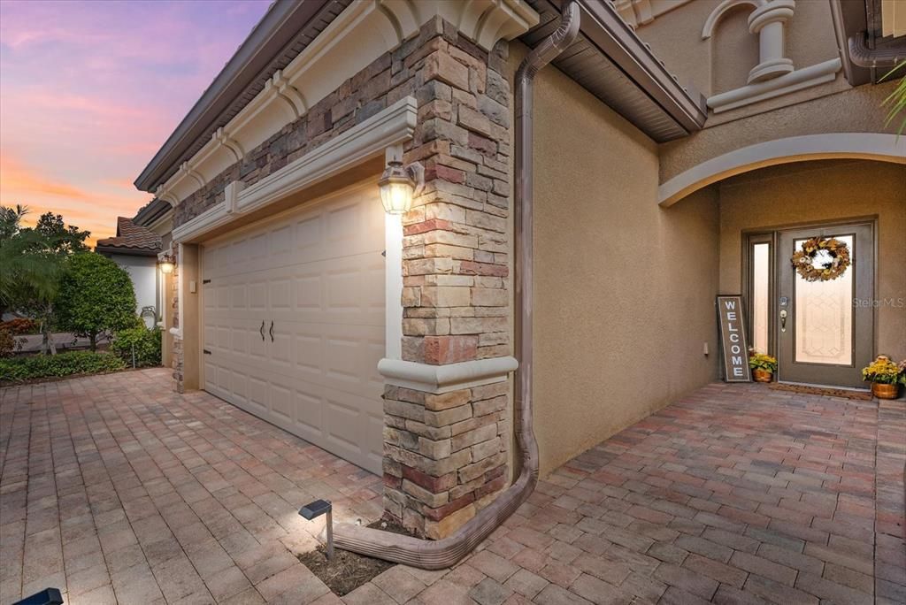 Под контрактом: $675,000 (4 спален, 2 ванн, 2268 Квадратных фут)