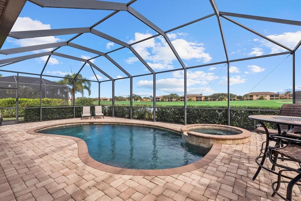 Под контрактом: $675,000 (4 спален, 2 ванн, 2268 Квадратных фут)