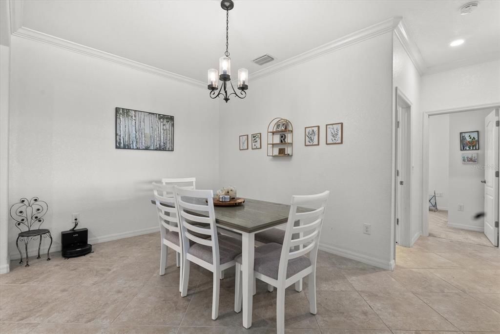 Под контрактом: $675,000 (4 спален, 2 ванн, 2268 Квадратных фут)