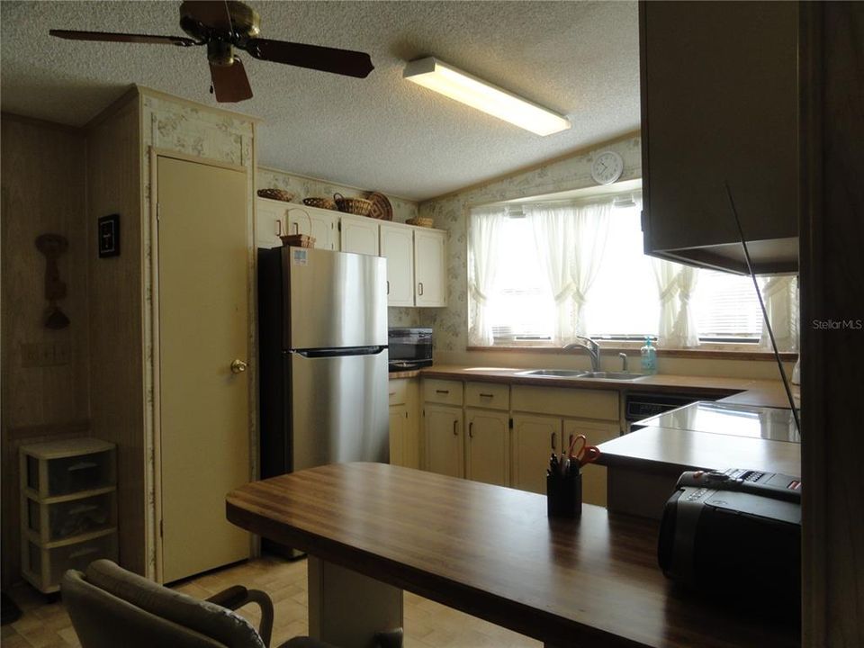 На продажу: $169,900 (2 спален, 2 ванн, 1476 Квадратных фут)