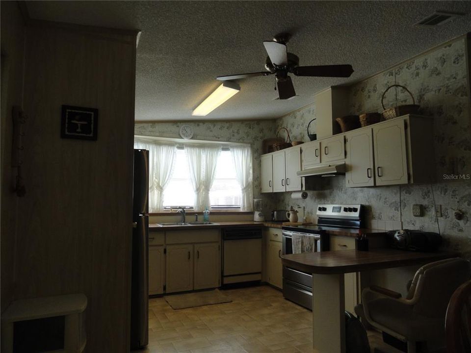 На продажу: $169,900 (2 спален, 2 ванн, 1476 Квадратных фут)