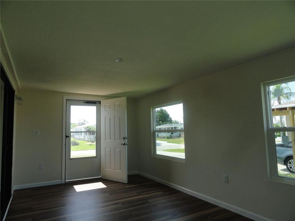 На продажу: $169,900 (2 спален, 2 ванн, 1476 Квадратных фут)