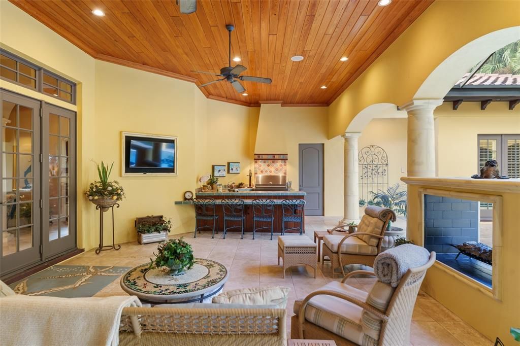 For Sale: $3,250,000 (3 beds, 3 baths, 4089 Square Feet)