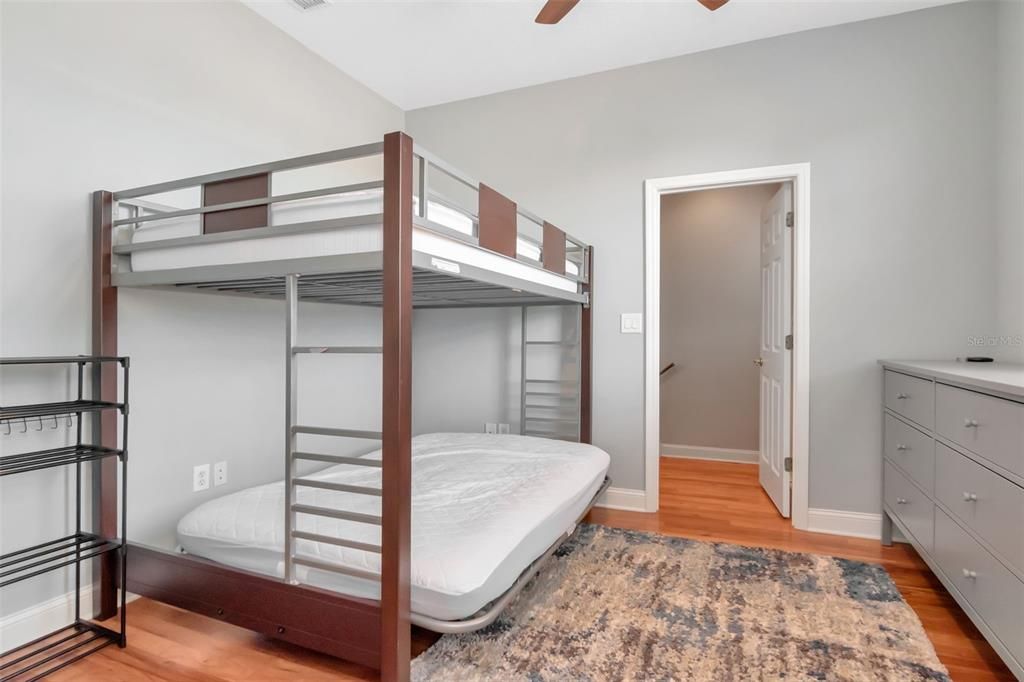 Activo con contrato: $2,950 (2 camas, 2 baños, 1339 Pies cuadrados)