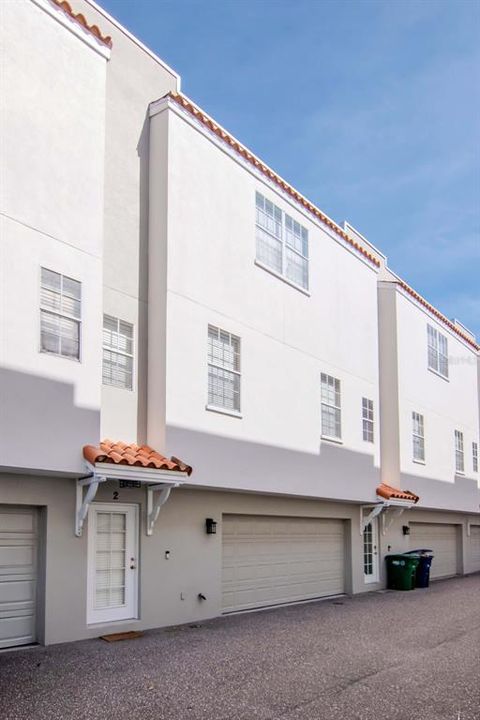 Activo con contrato: $2,950 (2 camas, 2 baños, 1339 Pies cuadrados)