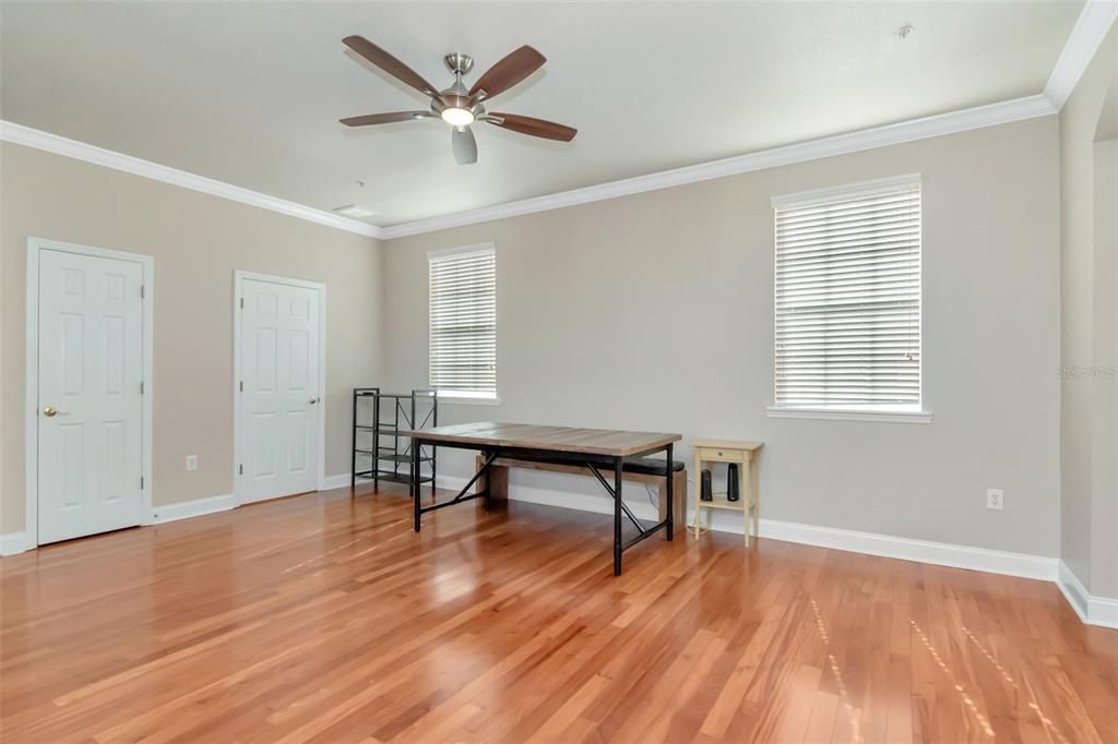 Activo con contrato: $2,950 (2 camas, 2 baños, 1339 Pies cuadrados)