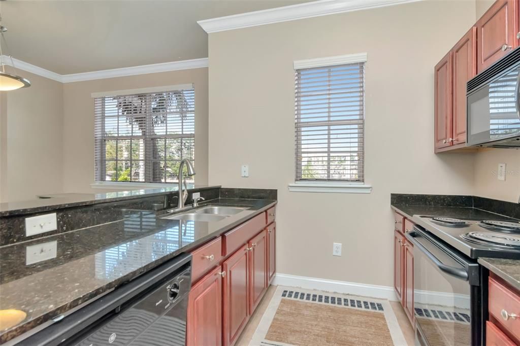 Activo con contrato: $2,950 (2 camas, 2 baños, 1339 Pies cuadrados)