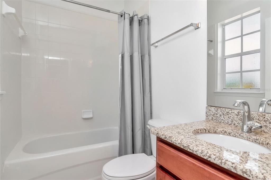 Activo con contrato: $2,950 (2 camas, 2 baños, 1339 Pies cuadrados)