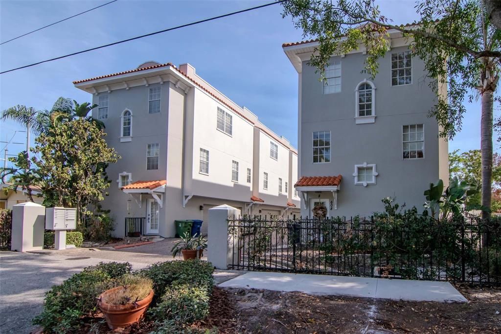 Activo con contrato: $2,950 (2 camas, 2 baños, 1339 Pies cuadrados)