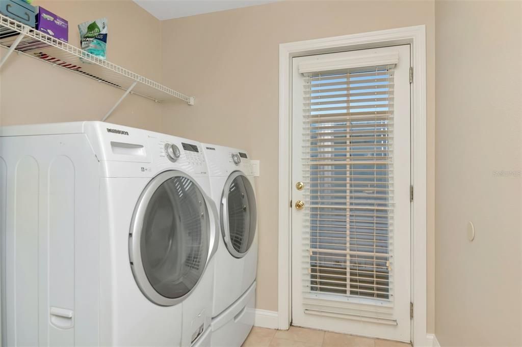 Activo con contrato: $2,950 (2 camas, 2 baños, 1339 Pies cuadrados)