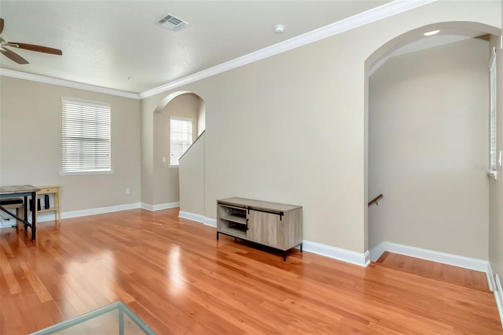 Activo con contrato: $2,950 (2 camas, 2 baños, 1339 Pies cuadrados)