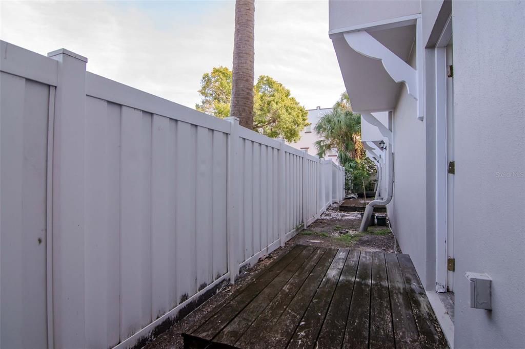 Activo con contrato: $2,950 (2 camas, 2 baños, 1339 Pies cuadrados)