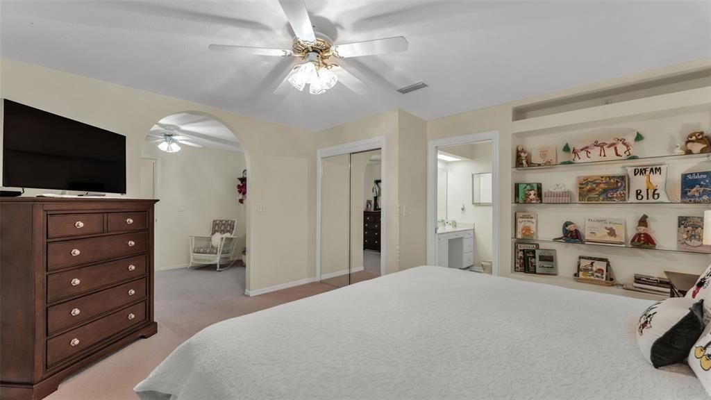 Под контрактом: $539,900 (4 спален, 3 ванн, 3428 Квадратных фут)