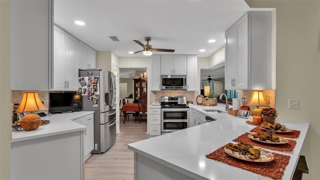 Под контрактом: $539,900 (4 спален, 3 ванн, 3428 Квадратных фут)