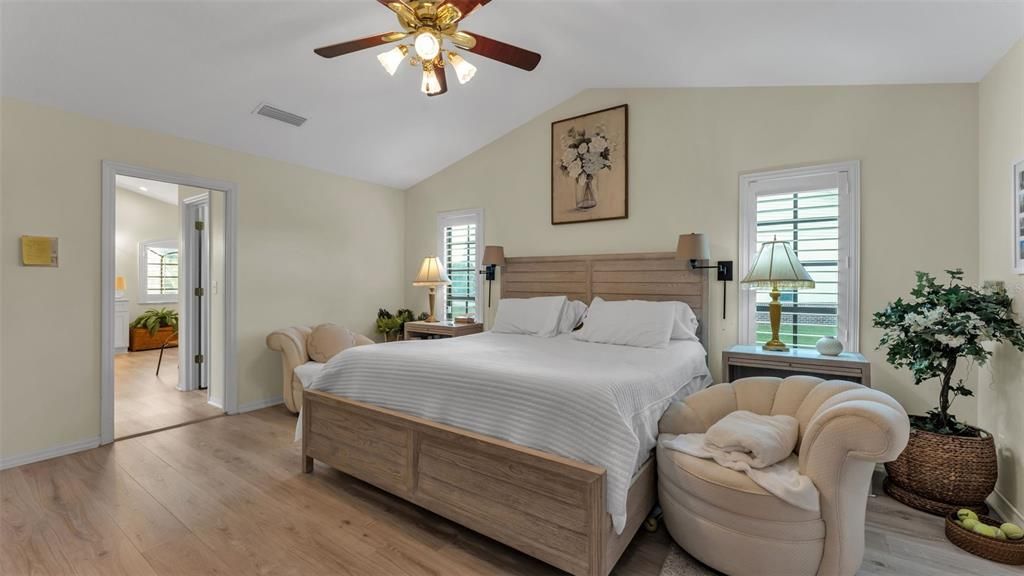 Под контрактом: $539,900 (4 спален, 3 ванн, 3428 Квадратных фут)