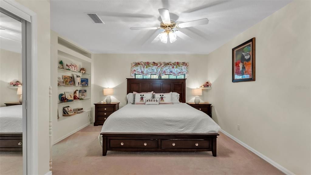 Под контрактом: $539,900 (4 спален, 3 ванн, 3428 Квадратных фут)