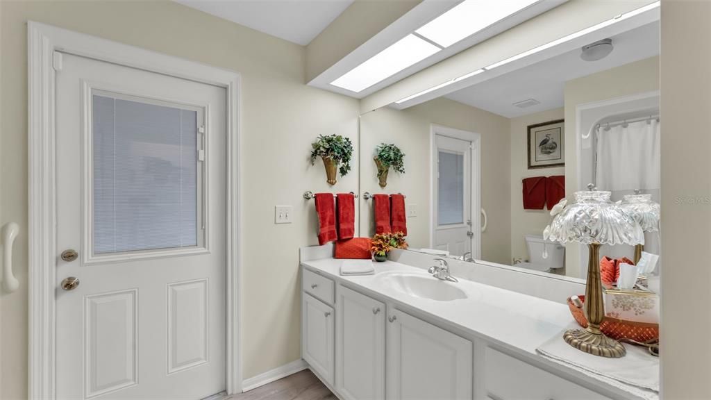 Под контрактом: $539,900 (4 спален, 3 ванн, 3428 Квадратных фут)