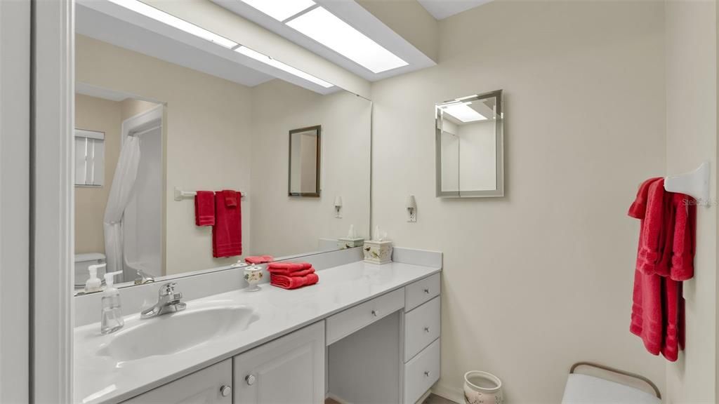 Под контрактом: $539,900 (4 спален, 3 ванн, 3428 Квадратных фут)