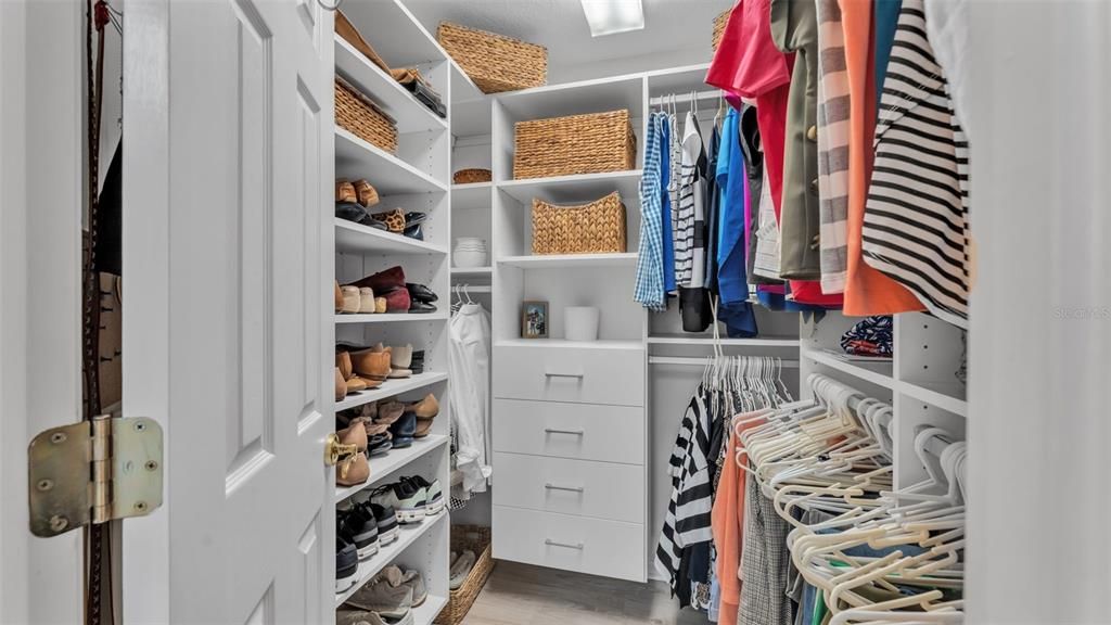 Под контрактом: $539,900 (4 спален, 3 ванн, 3428 Квадратных фут)