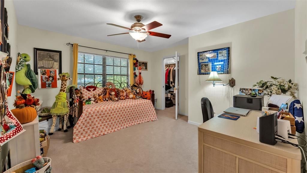 Под контрактом: $539,900 (4 спален, 3 ванн, 3428 Квадратных фут)