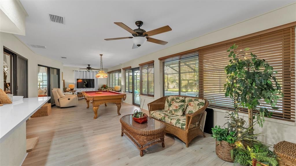 Под контрактом: $539,900 (4 спален, 3 ванн, 3428 Квадратных фут)