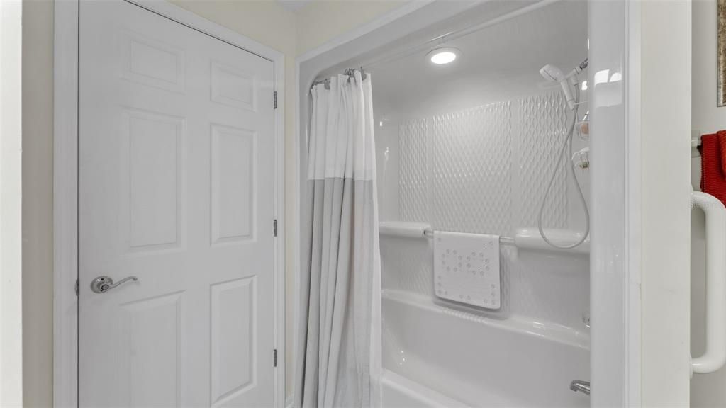 Под контрактом: $539,900 (4 спален, 3 ванн, 3428 Квадратных фут)