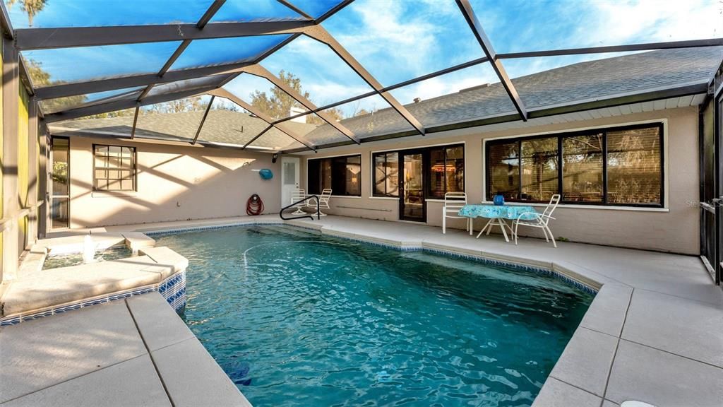 Под контрактом: $539,900 (4 спален, 3 ванн, 3428 Квадратных фут)