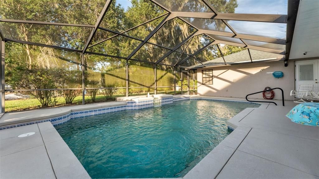 Под контрактом: $539,900 (4 спален, 3 ванн, 3428 Квадратных фут)