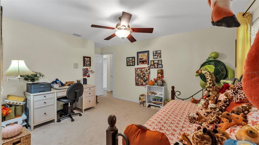 Под контрактом: $539,900 (4 спален, 3 ванн, 3428 Квадратных фут)