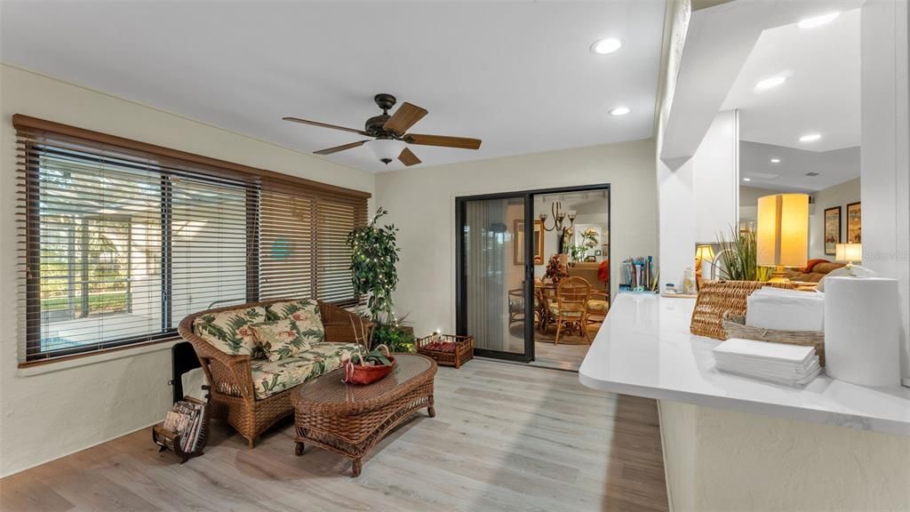 Под контрактом: $539,900 (4 спален, 3 ванн, 3428 Квадратных фут)