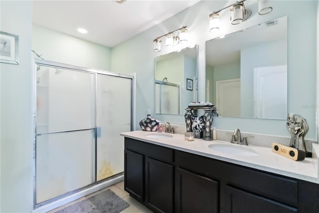 En Venta: $395,000 (4 camas, 2 baños, 1828 Pies cuadrados)