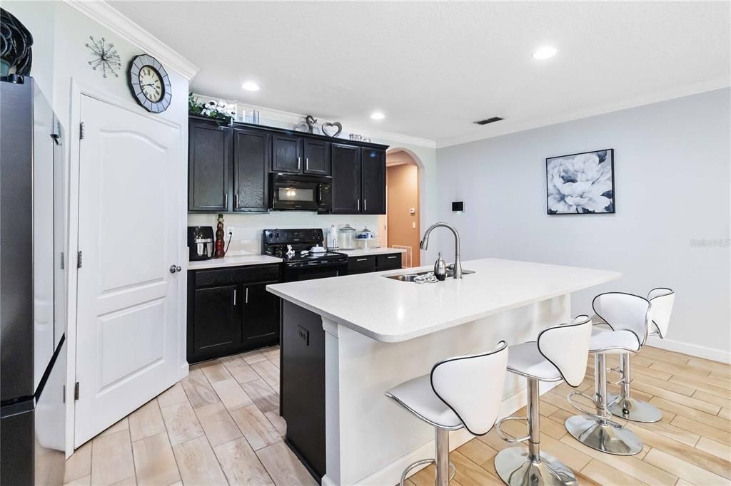 En Venta: $395,000 (4 camas, 2 baños, 1828 Pies cuadrados)