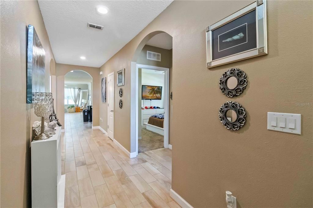 En Venta: $395,000 (4 camas, 2 baños, 1828 Pies cuadrados)