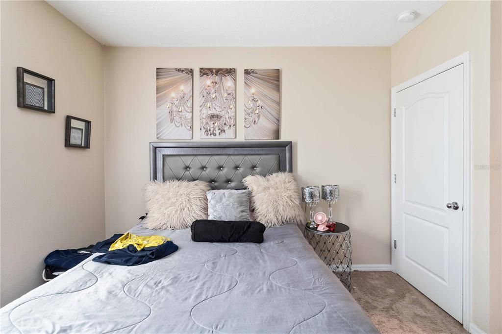 En Venta: $395,000 (4 camas, 2 baños, 1828 Pies cuadrados)