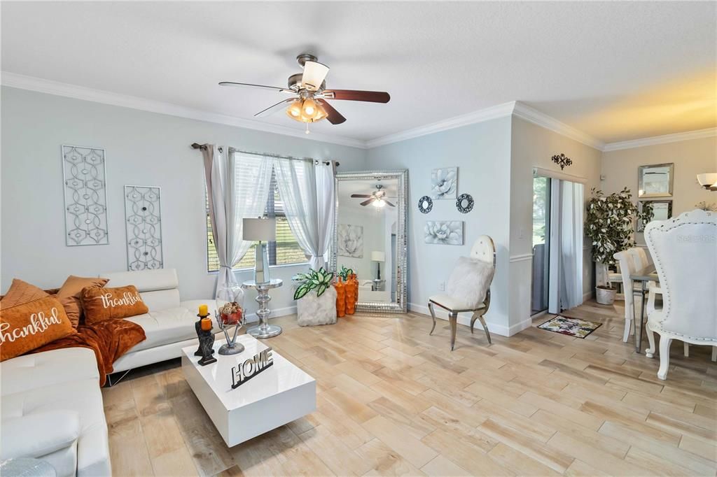 En Venta: $395,000 (4 camas, 2 baños, 1828 Pies cuadrados)