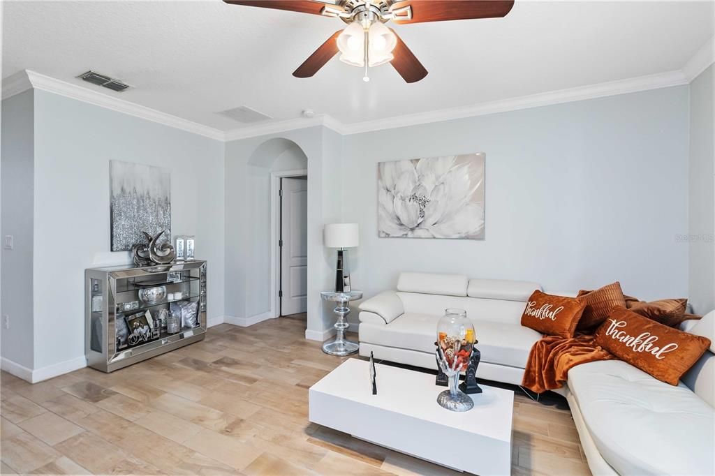 En Venta: $395,000 (4 camas, 2 baños, 1828 Pies cuadrados)