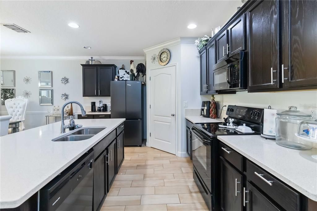 En Venta: $395,000 (4 camas, 2 baños, 1828 Pies cuadrados)