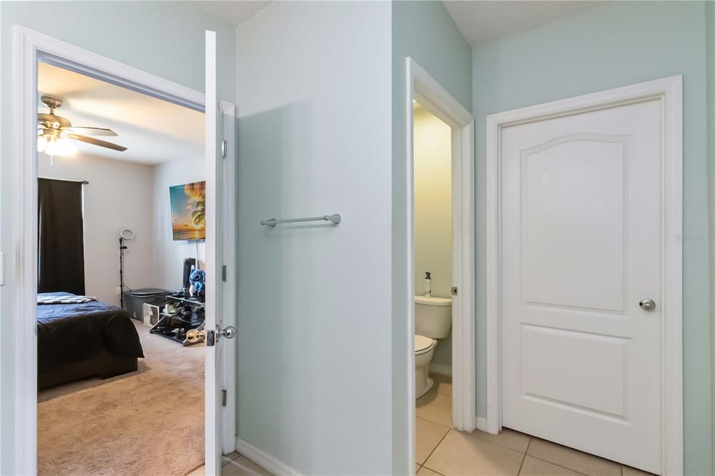 En Venta: $395,000 (4 camas, 2 baños, 1828 Pies cuadrados)