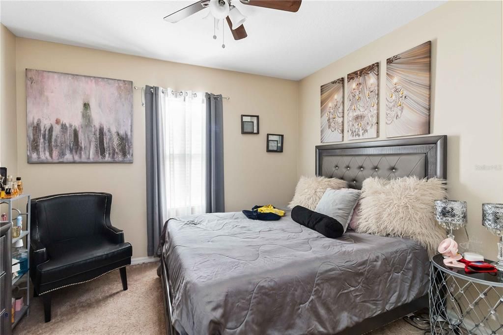 En Venta: $395,000 (4 camas, 2 baños, 1828 Pies cuadrados)