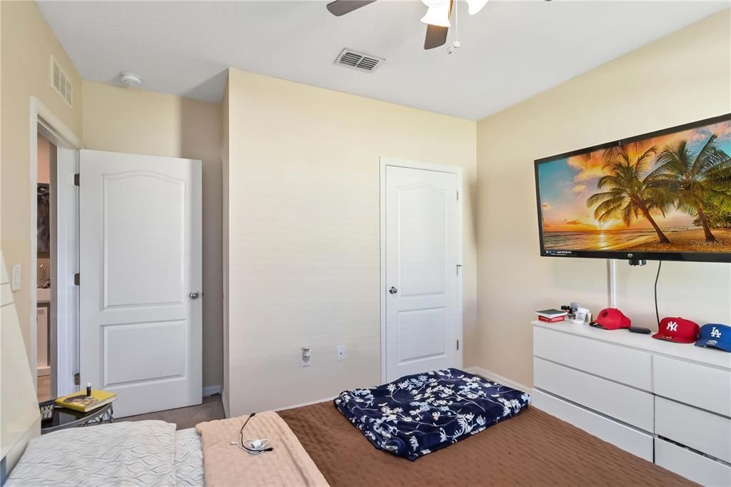 En Venta: $395,000 (4 camas, 2 baños, 1828 Pies cuadrados)