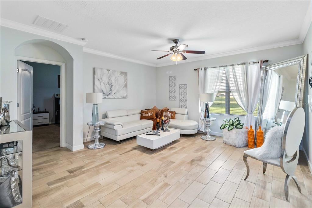 En Venta: $395,000 (4 camas, 2 baños, 1828 Pies cuadrados)