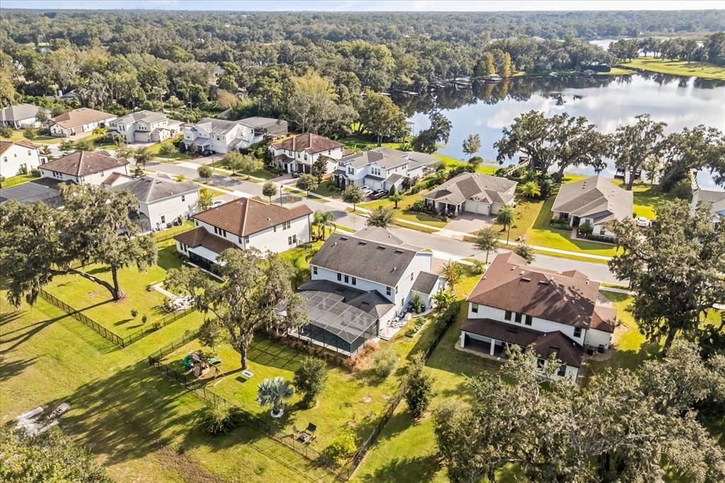 For Sale: $950,000 (5 beds, 4 baths, 4049 Square Feet)