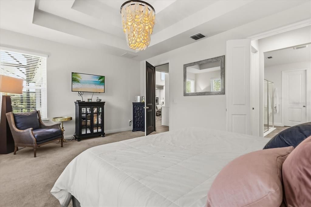 For Sale: $950,000 (5 beds, 4 baths, 4049 Square Feet)