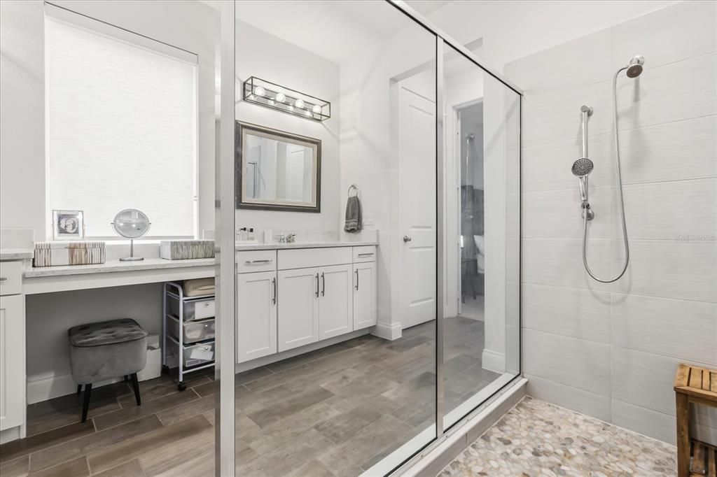 For Sale: $950,000 (5 beds, 4 baths, 4049 Square Feet)