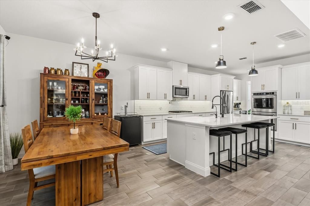 For Sale: $950,000 (5 beds, 4 baths, 4049 Square Feet)