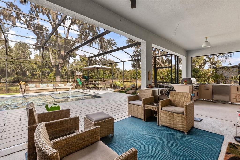 For Sale: $950,000 (5 beds, 4 baths, 4049 Square Feet)