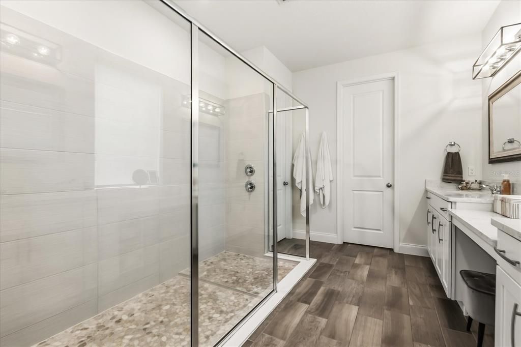 For Sale: $950,000 (5 beds, 4 baths, 4049 Square Feet)